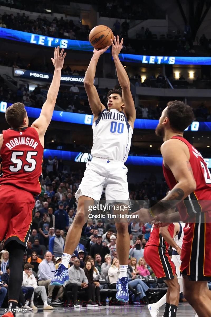 卢:克里斯蒂防守已经是顶级,关键在于三分稳定性 卢:克里斯蒂防守已经是顶级,关键在于三分稳定性